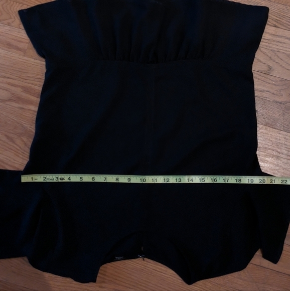 Ann Taylor Medium‎ Black Crew Neck Blouse w/ Ruffle at the Bottom - Picture 9 of 9